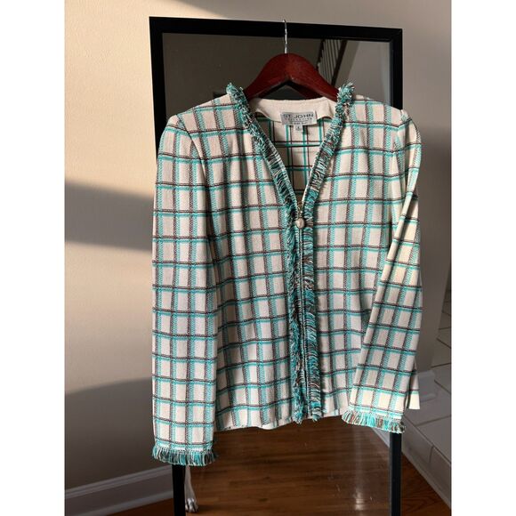 Elegant, Timeless and Versatile Designer St. John Knitted Blazer - Size 6